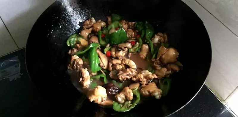 用雞腿做的黃燜雞米飯簡直太好吃了