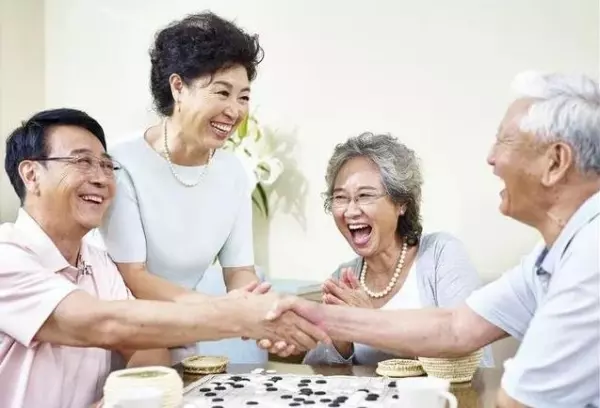 人過50歲,學會富養自己:把自己活好,是子女莫大的福氣!