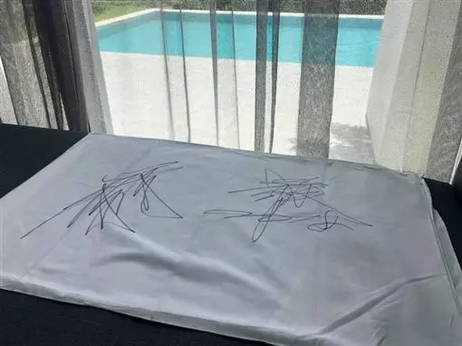 詩詩挺8月肚現身墾丁!他包棟房寵妻
