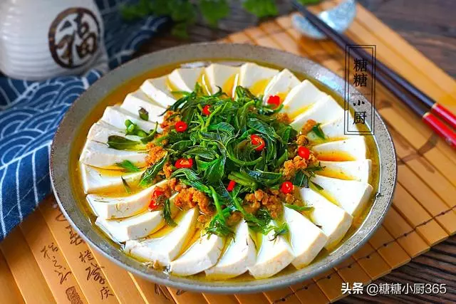 香椿和豆腐,不涼拌不用炒,這麼蒸一蒸,好看又美味