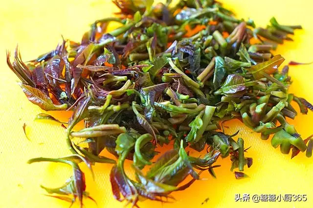 香椿和豆腐,不涼拌不用炒,這麼蒸一蒸,好看又美味