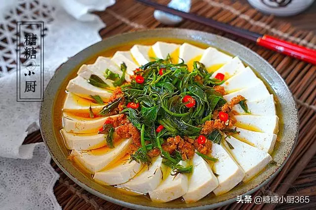 香椿和豆腐,不涼拌不用炒,這麼蒸一蒸,好看又美味