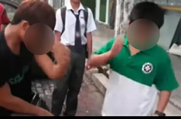 華裔少年「扮大佬」 校外公然掌摑中學生