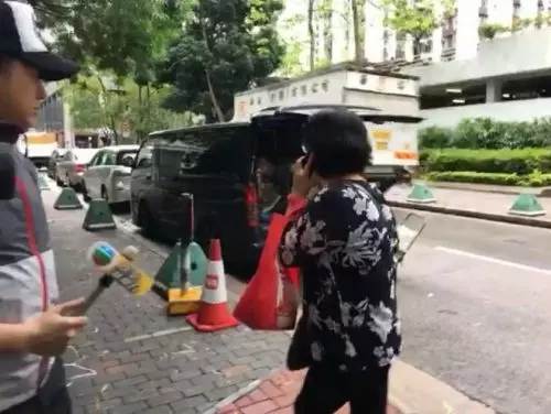 【為挖料Kacau老人家!】黃心穎出軌許志安, 大批記者竟『圍堵馬國明媽媽讓她看激吻視頻』! 回復: 我沒有很喜歡她
