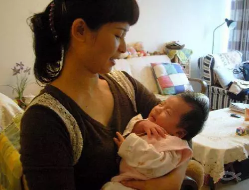 保姆才來我家,我妹妹結婚她送一東西,我爸看後要娶她回家!