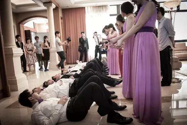 神婊伴娘團玩過頭...誇張行徑羞辱男方!霸氣新郎直接嗆「不結了」沒想到後續更八點檔..