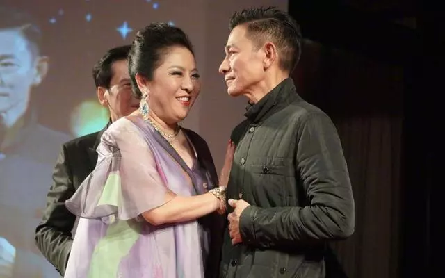 向太痛批許志安與妻子閨蜜「偷吃」,支持鄭秀文早放下、選擇幸福