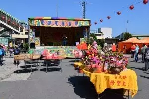 全台瘋媽祖/粉紅跑車抵達秋茂園換轎 白沙屯萬人空巷