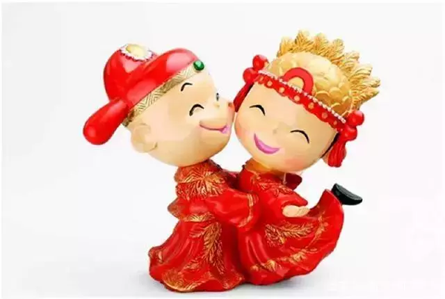 婚禮現場婆婆問了我一個問題,我媽當場甩她一耳光,拉著我回家