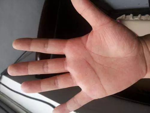 六種手型的女人最不缺錢花,對比一下自己的手吧