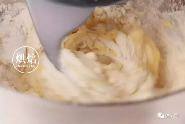 家裡做麵包撒點這個 烤出來金黃酥脆 比賣的還好!一撕就爆漿~