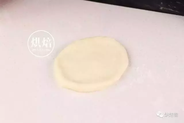 家裡做麵包撒點這個 烤出來金黃酥脆 比賣的還好!一撕就爆漿~