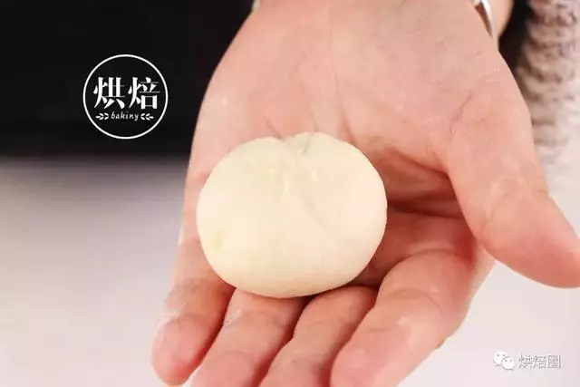 家裡做麵包撒點這個 烤出來金黃酥脆 比賣的還好!一撕就爆漿~