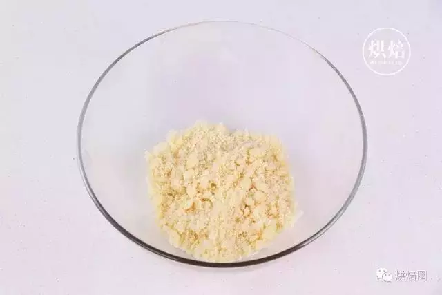 家裡做麵包撒點這個 烤出來金黃酥脆 比賣的還好!一撕就爆漿~
