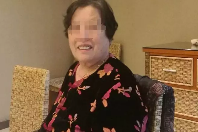 婆婆上廁所來月經,讓兒媳送衛生巾,打開她的包,兒媳如遭雷擊