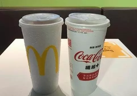 麥當勞紅黃塑膠吸管走入歷史,「新杯蓋曝光」網友突破盲點:這樣真的有比較環保?
