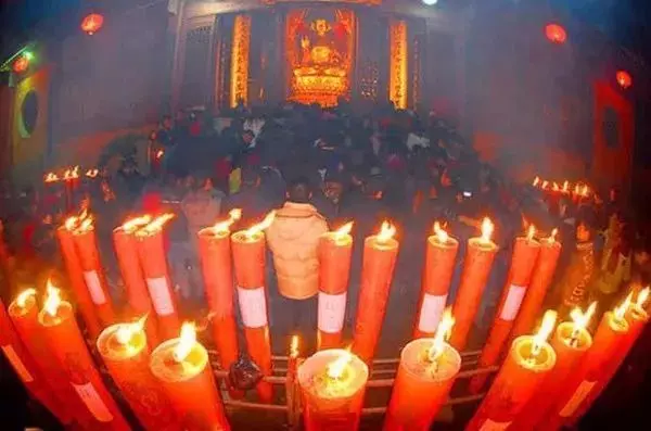 喜歡燒香拜佛的人都看看,不要再浪費金錢了!這是最好的改命方式