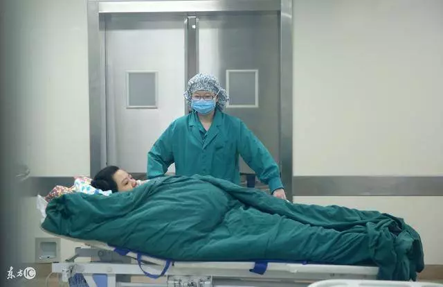 懷二胎後到娘家休養,弟弟醉了說件往事,瞬間對婆家失望了