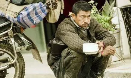 明星「片場吃飯照」曝光,胡歌、劉德華和彭於晏的差別,一眼就看出來!難怪劉德華能火那麼久!