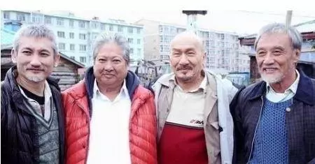 齊名周星馳被稱為「喜劇鬼才」,因炒樓傾家蕩產,75歲胖到認不出