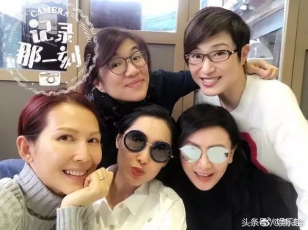與梁朝偉相戀六年,遭閨蜜劉嘉玲硬生生搶夫還嘲諷!如今曬兒子打臉她好大一巴掌!