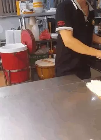 在飯里吃出了蜈蚣,店員居然還想給我$5私了