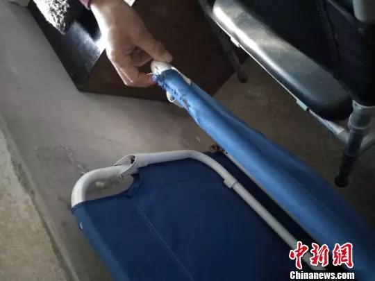 孝婿守護癱瘓岳母千餘夜:多活一天家裡就多團圓一天