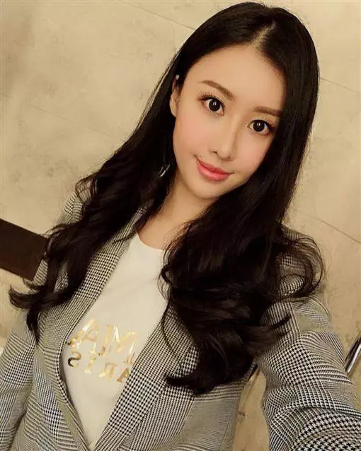 落選港姐曝黃心穎「放蕩內幕」:乖乖女都是假的!
