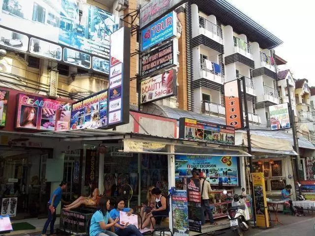 泰國「最開放」的監獄,女犯人「專供」遊客按摩服務