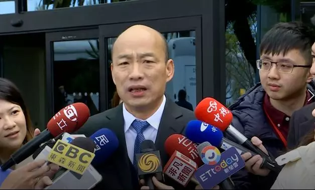 藍袍加身戰2020?郭台銘競選口號網友已想好了!