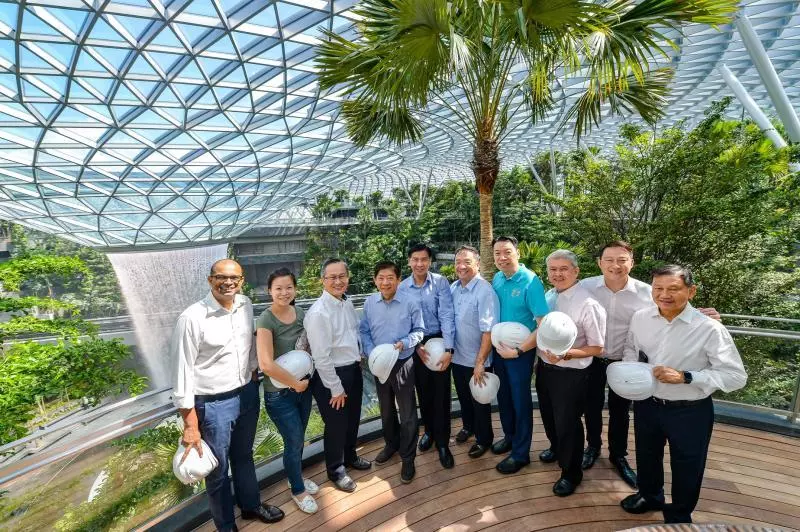 新加坡Shake Shack漢堡包開業,公眾淩晨4時30分排隊,不介意等6小時~