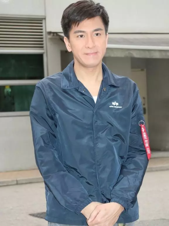 許志安出軌黃心穎第二彈視頻曝光,最後證實兩人一起下車回香閨!