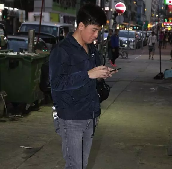 許志安出軌黃心穎第二彈視頻曝光,最後證實兩人一起下車回香閨!