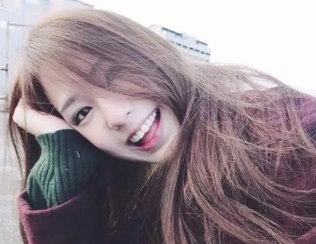 女子羊水破了,婆婆怕弄髒自己車,讓娘家人來接,打開車門蒙了