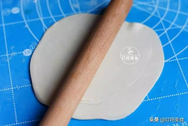 春卷皮不用買了,在家10分鐘能做100張,張張透明薄如紙,超簡單