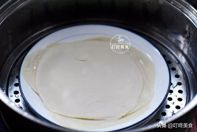 春卷皮不用買了,在家10分鐘能做100張,張張透明薄如紙,超簡單