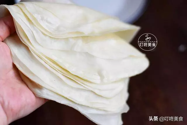 春卷皮不用買了,在家10分鐘能做100張,張張透明薄如紙,超簡單