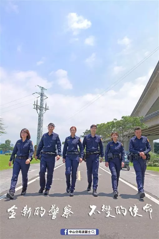 全台警察明換制服 小舒淇宣傳照吸睛