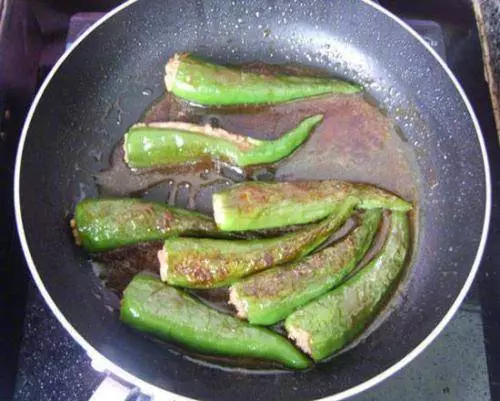 青椒別再炒肉了,教你青椒釀肉的做法,非常好吃超下飯
