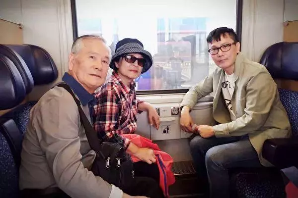 突然宣布爸爸死訊!52歲情歌王子發文悼念亡父:難掩傷痛~~~
