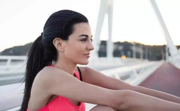 生孩子後老公嫌我胖堅決要離婚,一年後偶遇,我笑著感謝他!