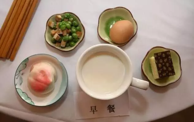 生孩子後老公嫌我胖堅決要離婚,一年後偶遇,我笑著感謝他!