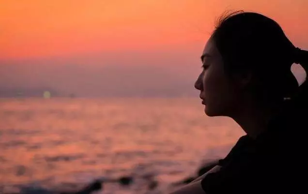生孩子後老公嫌我胖堅決要離婚,一年後偶遇,我笑著感謝他!