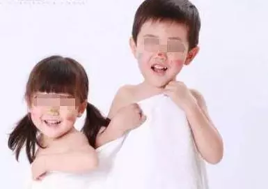 弟弟結婚,母親送我裙子惹怒弟弟,六年後,弟弟孩子出生,我笑了
