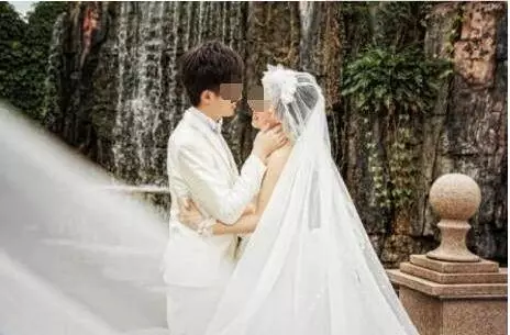 弟弟結婚,母親送我裙子惹怒弟弟,六年後,弟弟孩子出生,我笑了