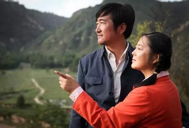男孩執意娶二婚女,出差回來去探望父母,推開家門感嘆自己撿到寶