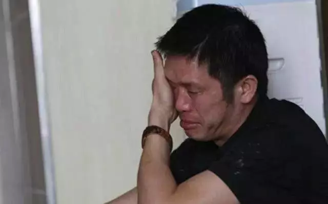 男孩執意娶二婚女,出差回來去探望父母,推開家門感嘆自己撿到寶