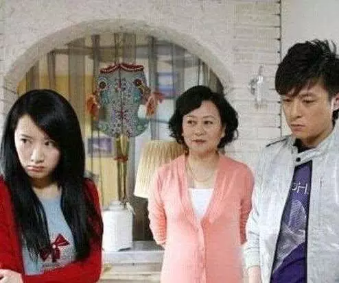 出差時把兒子交給前妻照顧,回來後聽到前妻的話我淚如雨下