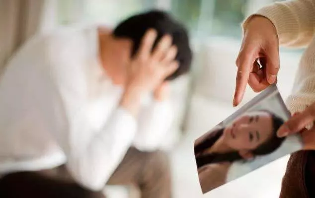 出差時把兒子交給前妻照顧,回來後聽到前妻的話我淚如雨下