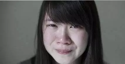 前男友供我上大學,畢業後他卻提分手,接到陌生電話我癱坐地上!